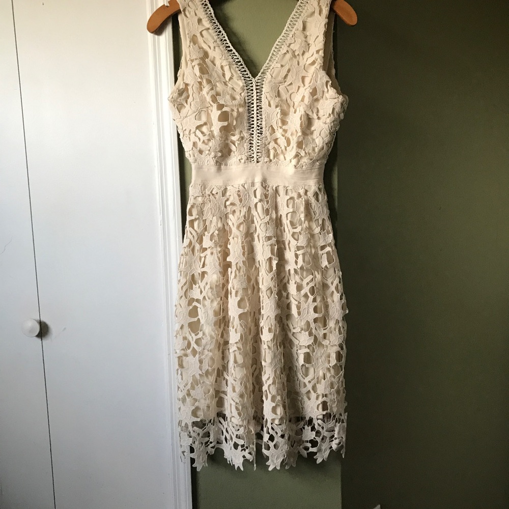 La Diosa beige Crochet Floral Sleeveless v-neck dress Small